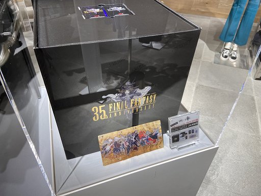 ファイナルファンタジー35周年UT」発売を記念した特別展示がユニクロ