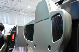 画像ギャラリー No.018のサムネイル画像 / 「機動戦士ガンダム 戦場の絆II」試遊レポート&プロデューサーインタビュー。開放型の新筐体で,MSによる迫力のバトルが展開