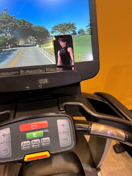 画像ギャラリー No.047のサムネイル画像 / 推しが側にいたら頑張れる? それとも集中できない? 「恋と深空」連載第5回は新機能“付き添い”システムを特集