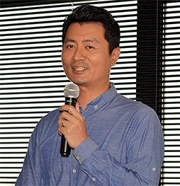 画像ギャラリー No.015のサムネイル画像 / 重さ約580gの携帯型ゲームPC「ONEXFLY」が2023年秋に国内発売。Ryzen 7 7840U搭載で性能面では「ROG ALLY」を上回るか