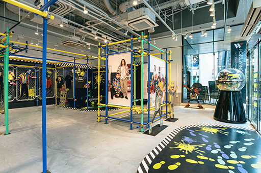 画像ギャラリー No.014のサムネイル画像 / 「スプラトゥーン3」とZOZOTOWNのコラボポップアップイベントが9月15日より開催。ゲーム内に登場するロッカーなども展示