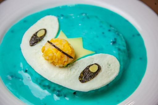 画像ギャラリー No.001のサムネイル画像 / ポッチャマと青いカレーの期間限定コラボ商品「プロジェクトポッチャマ・青い富士山カレー」が登場