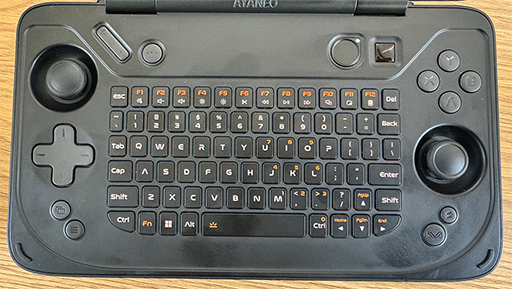 画像ギャラリー No.003のサムネイル画像 / Nintendo DS風の2画面モデルもある携帯型ゲームPC「AYANEO Flip」シリーズの国内予約がスタート