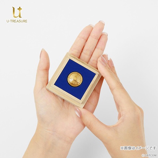 画像ギャラリー No.014のサムネイル画像 / 成歩堂龍ノ介と亜双義一真の学生服のボタンを再現。「大逆転裁判」シリーズ10周年を記念した「第二ボタン」の予約受付を開始