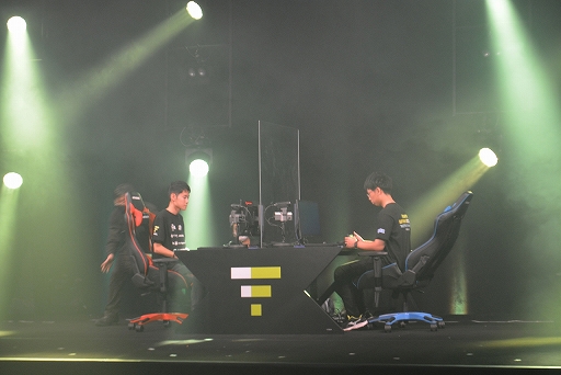 画像ギャラリー No.005のサムネイル画像 / 「VIRTUA FIGHTER esports CHALLENGE CUP SEASON_0 FINAL」レポート。栄えある舞台で2人の新たなスタープレイヤーが誕生