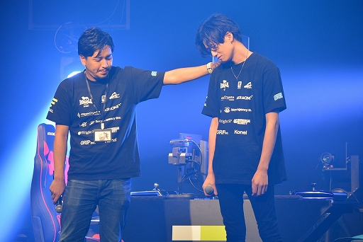画像ギャラリー No.010のサムネイル画像 / 「VIRTUA FIGHTER esports CHALLENGE CUP SEASON_0 FINAL」レポート。栄えある舞台で2人の新たなスタープレイヤーが誕生
