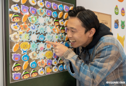 画像ギャラリー No.014のサムネイル画像 / 「ドラゴンクエストけしケシ!」巨大消しゴムはんこアートの展示が開始