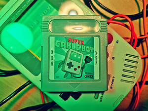 画像ギャラリー No.007のサムネイル画像 / 「Super Cable Boy」日本語版がSteamとSwitchに向けて6月24日リリースへ。携帯ゲーム機が電源コードを駆使して冒険する2Dアクション