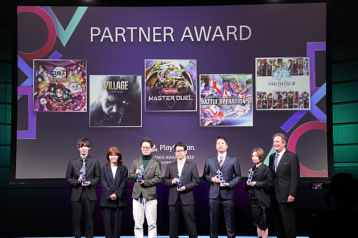 画像集 No.003のサムネイル画像 / 「PlayStation Partner Awards 2022 Japan Asia」表彰式をレポート。宮崎英高氏ら受賞者へのメディアインタビューも掲載