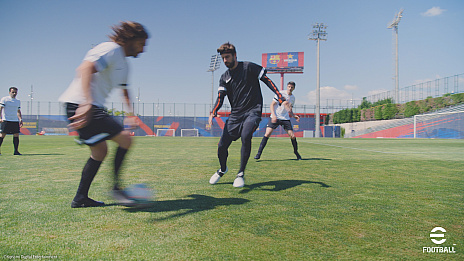 ���������꡼ No.004�Υ���ͥ������ / �֥����˥󥰥���֥�פ���eFootball�פؤ�̾�����Ѥ��������˲����ѡ���Х�������κǿ�����ۿ�