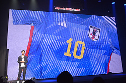 画像ギャラリー No.009のサムネイル画像 / 「eFootball 2023」に日本代表の最新ユニフォームを着用した選手たちが登場。久保建英選手がリモートで出演した発表会の現地レポートをお届け