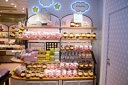 画像ギャラリー No.008のサムネイル画像 / テイクアウトスイーツ専門店「カービィカフェ PETIT」,東京キャラスターストリートに本日オープン