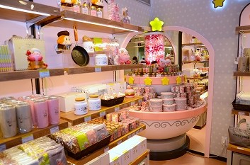 画像ギャラリー No.022のサムネイル画像 / テイクアウトスイーツ専門店「カービィカフェ PETIT」,東京キャラスターストリートに本日オープン