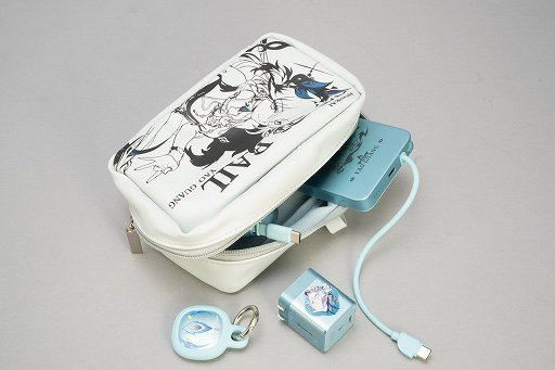 画像ギャラリー No.018のサムネイル画像 / 「崩壊:スターレイル」爻光デザインの充電機器とグッズの入った限定ギフトBOXが登場。次なる開拓へ,パワーをチャージ!【PR】