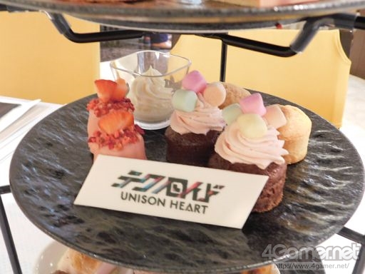 画像ギャラリー No.010のサムネイル画像 / アフタヌーンティーで「テクノロイド」の世界を満喫! サンシャインシティプリンスホテルとコラボした「ユニゾンカフェ」内覧会の様子をお届け