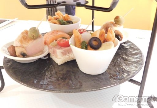 画像ギャラリー No.011のサムネイル画像 / アフタヌーンティーで「テクノロイド」の世界を満喫! サンシャインシティプリンスホテルとコラボした「ユニゾンカフェ」内覧会の様子をお届け