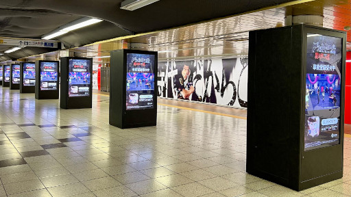 画像ギャラリー No.002のサムネイル画像 / 「ブラッククローバーモバイル」,交通広告を渋谷・新宿駅などに掲出