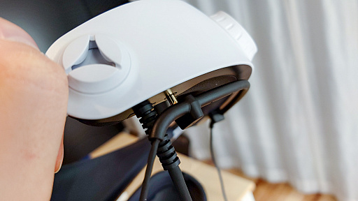 画像集 No.042のサムネイル画像 / PlayStation VR2が編集部に到着！　気になるヘッドセットの重量や細部の仕様をチェックしてみた