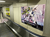画像集#033のサムネイル/「ソウルハッカーズ2」，JR秋葉原駅でポスタージャックを開始。クロス新宿ビジョンでスペシャル3D映像が8月23日から上映に
