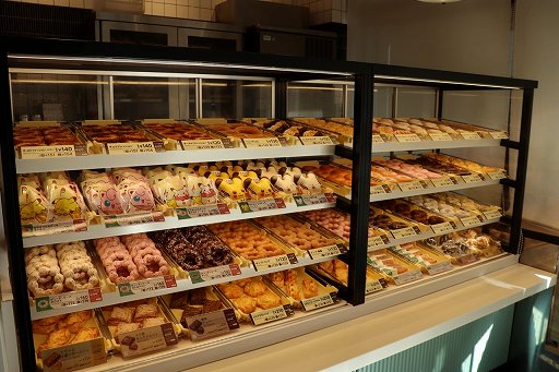 画像ギャラリー No.002のサムネイル画像 / ミスド×「ポケモン」のクリスマスコレクション情報発表会をレポート。11月9日から東京・高田馬場で展開するデコレーションショップもお披露目に