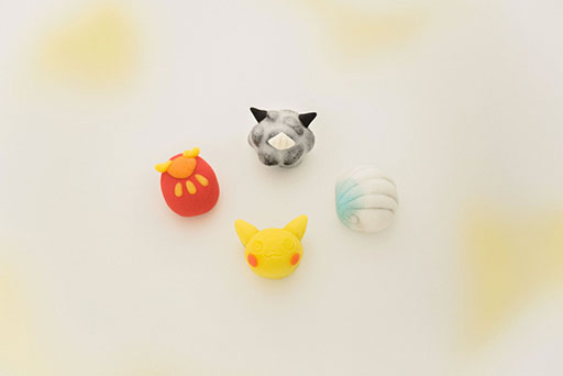 画像ギャラリー No.003のサムネイル画像 / 「ポケモン」,七條甘春堂とのコラボ商品「ポケモン京菓子 冬」の発売を発表。ピカチュウ,アローラロコンなどがデザインされた京菓子を味わえる