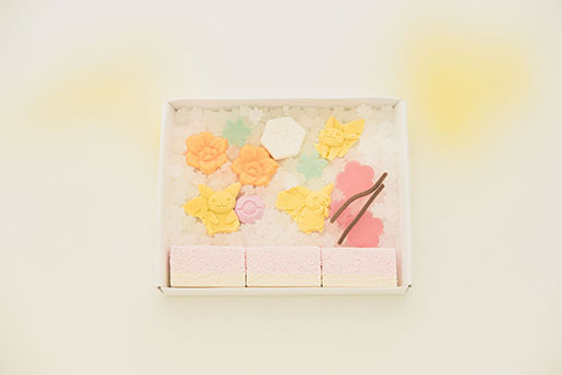 画像ギャラリー No.005のサムネイル画像 / 「ポケモン」,七條甘春堂とのコラボ商品「ポケモン京菓子 冬」の発売を発表。ピカチュウ,アローラロコンなどがデザインされた京菓子を味わえる