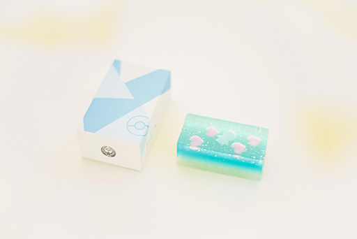 画像ギャラリー No.002のサムネイル画像 / 「ポケモン京菓子 夏」抽選販売を開始。ポッチャマとラブカスが泳ぐ涼しげな羊かんなどが登場