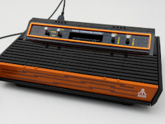 Hiro師匠とレゴブロック「Atari 2600」を組み立てよう！ せっかくだから任天堂のアレも持ってきたよ（「買い物Surfer」第10回）