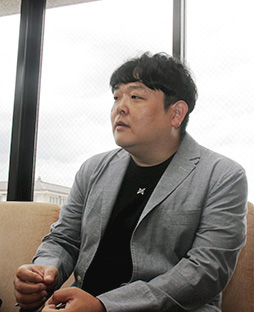 ���������꡼ No.010�Υ���ͥ������ / �Υ��󥿥ӥ塼�������β��ڥ�����˱ƶ���ڤܤ�HYBE����̾�����Ѥ��Ƥޤǥ�����ȳ���ĩ�魯�롣HYBE IM����֥ɥ�२�����פϡ��ɤ�ʿͤ������ܻؤ��Ƥ�����ҤʤΤ�