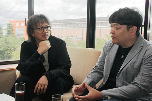 ���������꡼ No.011�Υ���ͥ������ / �Υ��󥿥ӥ塼�������β��ڥ�����˱ƶ���ڤܤ�HYBE����̾�����Ѥ��Ƥޤǥ�����ȳ���ĩ�魯�롣HYBE IM����֥ɥ�२�����פϡ��ɤ�ʿͤ������ܻؤ��Ƥ�����ҤʤΤ�