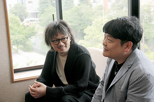 ���������꡼ No.016�Υ���ͥ������ / �Υ��󥿥ӥ塼�������β��ڥ�����˱ƶ���ڤܤ�HYBE����̾�����Ѥ��Ƥޤǥ�����ȳ���ĩ�魯�롣HYBE IM����֥ɥ�२�����פϡ��ɤ�ʿͤ������ܻؤ��Ƥ�����ҤʤΤ�