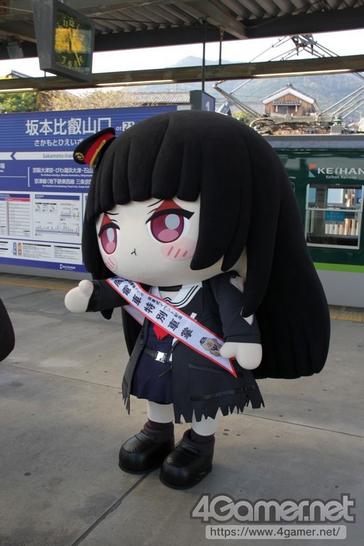 鳴潮」と京阪電車のコラボによるラッピング電車が運行。特別車掌に就任