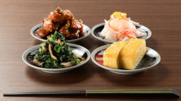 画像ギャラリー No.024のサムネイル画像 / 「スト6」,Tシャツと美濃焼の食器類からなる新作コレクション「Special Moves Collection」を発売。コラボ米「真豪鬼米2026」も登場