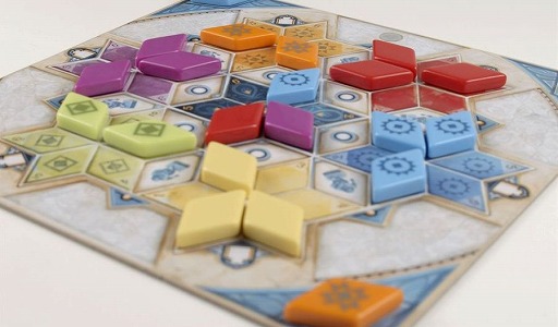 画像ギャラリー No.001のサムネイル画像 / 「ボードゲームアリーナ」に「AZUL: Summer Pavilion」が正式実装へ。人気のAZULシリーズの中でも遊びやすい3作目が登場