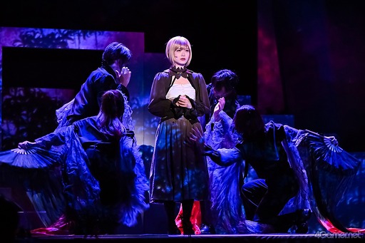 画像ギャラリー No.008のサムネイル画像 / 舞台「終遠のヴィルシュ」ゲネプロレポート。イヴとセレスの切ない恋物語をリコリス・ノワージュと炎で演出