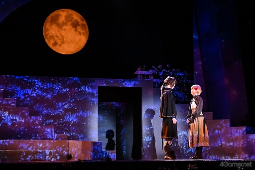 画像ギャラリー No.010のサムネイル画像 / 舞台「終遠のヴィルシュ」ゲネプロレポート。イヴとセレスの切ない恋物語をリコリス・ノワージュと炎で演出