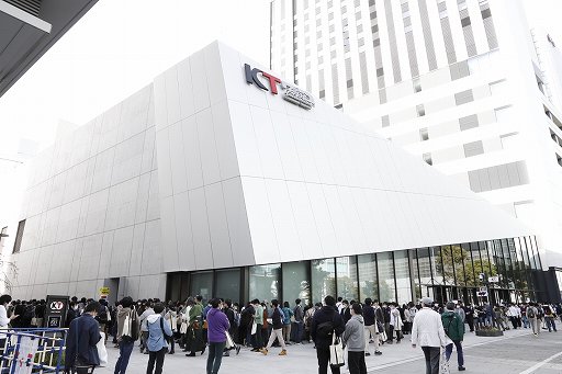 画像ギャラリー No.001のサムネイル画像 / 「アトリエ25周年記念 ガストプレミアムライブ」レポート。約4年ぶりのライブは11組のアーティストが出演,岸田メル氏も熱唱