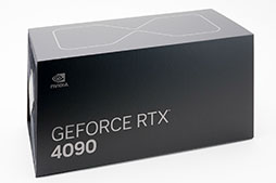 画像ギャラリー No.003のサムネイル画像 / 写真で見る「GeForce RTX 4090 Founders Edition」。最強GeForceは3スロット厚で重さ約2.2kgのヘビー級だ