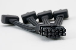 画像ギャラリー No.017のサムネイル画像 / 写真で見る「GeForce RTX 4090 Founders Edition」。最強GeForceは3スロット厚で重さ約2.2kgのヘビー級だ