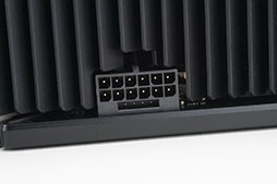 画像ギャラリー No.020のサムネイル画像 / 写真で見る「GeForce RTX 4090 Founders Edition」。最強GeForceは3スロット厚で重さ約2.2kgのヘビー級だ