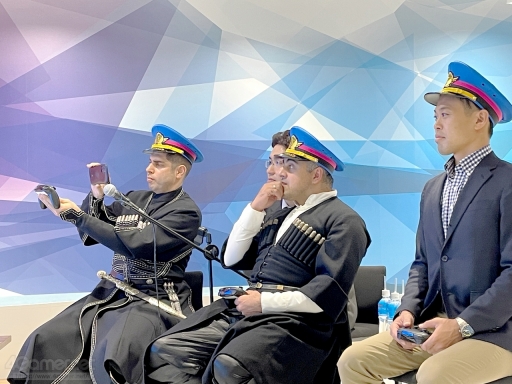 画像ギャラリー No.003のサムネイル画像 / 駐日ジョージア大使レジャバ氏が「桃太郎電鉄ワールド」を先行体験。桃鉄最新作の魅力は“自由に例外なく,誰もが楽しめる世界”なところ