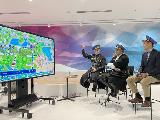 画像ギャラリー No.005のサムネイル画像 / 駐日ジョージア大使レジャバ氏が「桃太郎電鉄ワールド」を先行体験。桃鉄最新作の魅力は“自由に例外なく,誰もが楽しめる世界”なところ