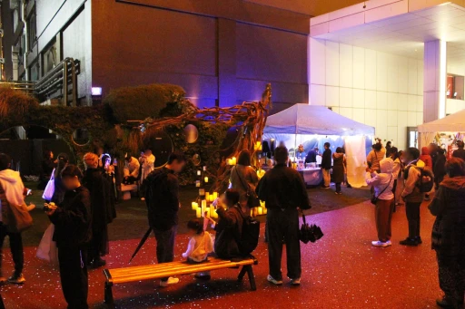 画像ギャラリー No.002のサムネイル画像 / 東京タワーのキャンドルイベントに「Sky 星を紡ぐ子どもたち」が出展。無数のキャンドルが灯る中,作中楽曲のライブパフォーマンスが響きわたる