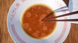 画像ギャラリー No.003のサムネイル画像 / 他人の目を気にせず,ラーメンの器と向き合える「ラーメンあぶら集め」配信開始。いまなら99円(税込)で油を集め放題
