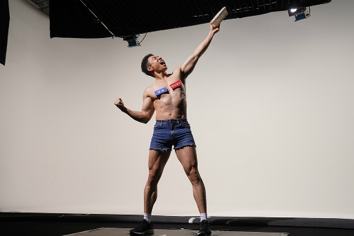 画像ギャラリー No.014のサムネイル画像 / 筋肉で地球の行く末を決める!? なかやまきんに君が出演する「デジボク地球防衛軍2」TVCM撮影現場レポート&合同インタビュー