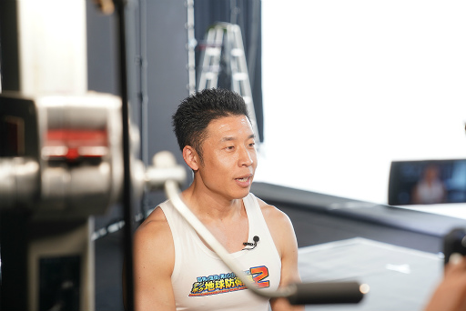 画像ギャラリー No.015のサムネイル画像 / 筋肉で地球の行く末を決める!? なかやまきんに君が出演する「デジボク地球防衛軍2」TVCM撮影現場レポート&合同インタビュー