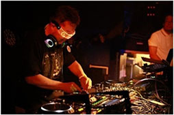 画像ギャラリー No.008のサムネイル画像 / 「リッジレーサー」,30周年記念DJイベントの音源を収録したライブ盤の発売が決定。受注締切は7月29日23:59