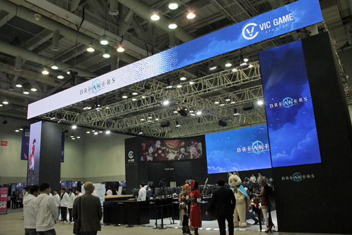 画像集 No.001のサムネイル画像 / ［G-STAR 2023］日韓共創アニメRPG「BREAKERS」のVIC GAME STUDIOS，40台の試遊台がずらりと並ぶブースを出展