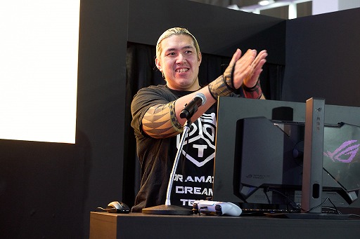 ���������꡼ No.002�Υ���ͥ������ / ��8�ֽи��פ˥ץ��쥹�顼���˿��ǥ����Τ����Ǽë���ˤ���ĩ��̤�����æ�ФǤ���Τ���4Gamer�֡������ơ�����ݡ��ȡ�TGS2025��