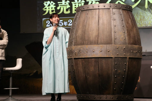 画像ギャラリー No.004のサムネイル画像 / 「モンスターハンターワイルズ」発売前夜イベントをレポート。TVCMに出演中の西野七瀬さんがイャンクックの群れにチャレンジ